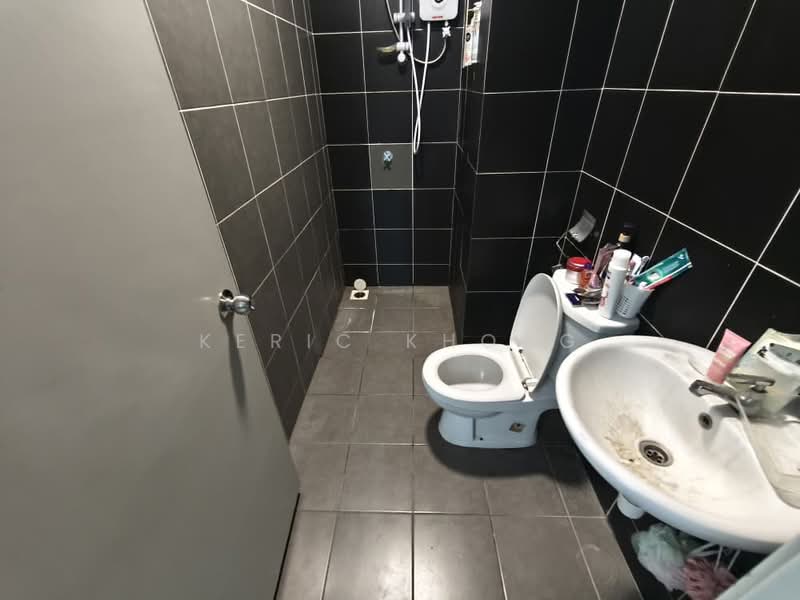 Kediaman Servis untuk Dijual di The Zizz @ Damansara North - Keric Khong - Bathroom - PropertyGuru.com.my