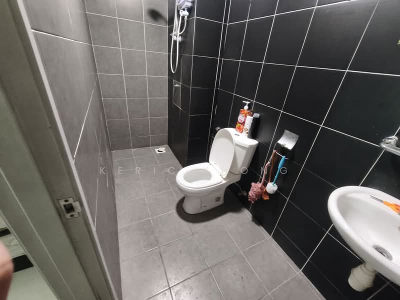 Kediaman Servis untuk Dijual di The Zizz @ Damansara North - Keric Khong - Bathroom - PropertyGuru.com.my