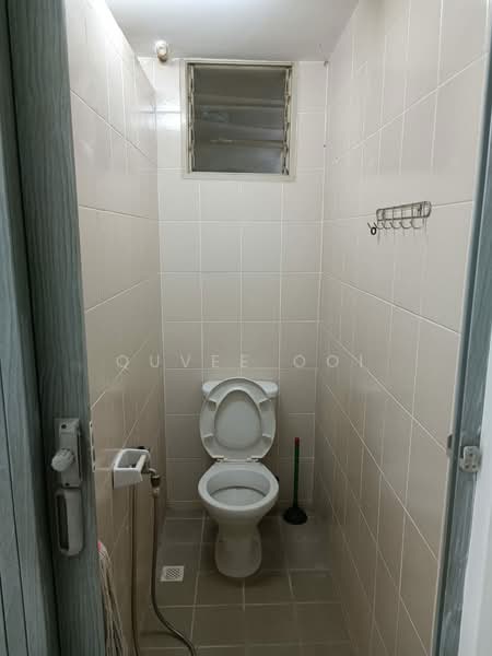 Pangsapuri untuk Dijual di Taman Bukit Erskine - Quvee Ooi - Bathroom - PropertyGuru.com.my