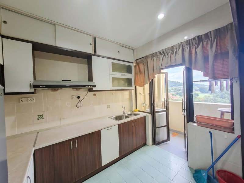 Condominium for Rent at Golf Vista Resort Homes - Qazin Khoo - Kitchen - PropertyGuru.com.my