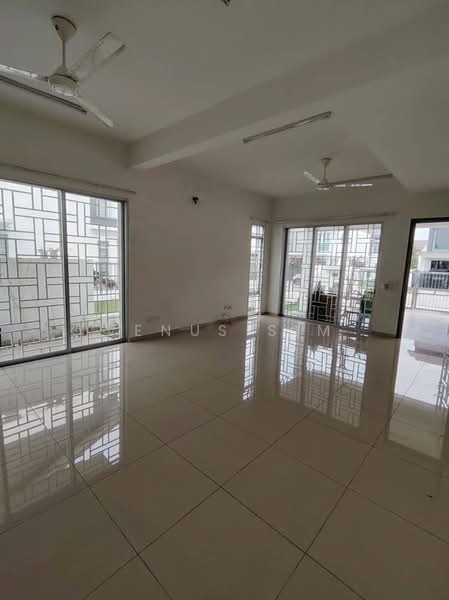 2-storey Terraced House for Rent in Bandar Rimbayu (Telok Panglima Garang) - Venus Sim - Living Room - PropertyGuru.com.my