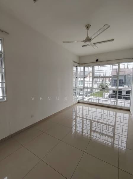 2-storey Terraced House for Rent in Bandar Rimbayu (Telok Panglima Garang) - Venus Sim - Living Room - PropertyGuru.com.my