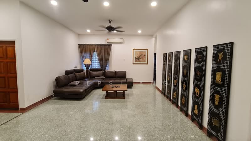 Bungalow House for Rent in Teluk Pulai (Klang) - Pepsi Ang - Living Room - PropertyGuru.com.my