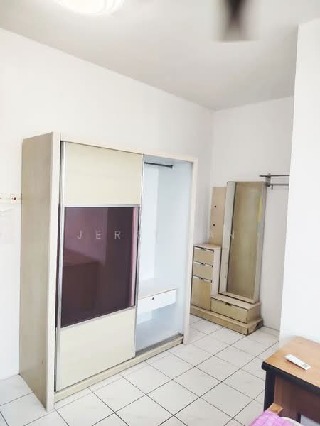Pangsapuri untuk Disewa di The Rise Collection 2 - Jerry Tan - Bedroom - PropertyGuru.com.my