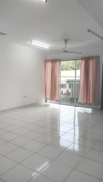 Kondominium untuk Disewa di Cyberia Crescent 2 - Paul Po - Living Room - PropertyGuru.com.my