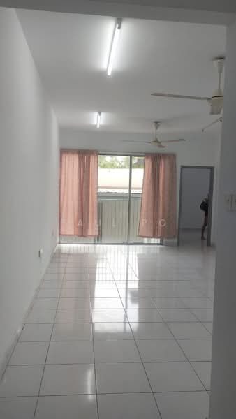 Kondominium untuk Disewa di Cyberia Crescent 2 - Paul Po - Living Room - PropertyGuru.com.my