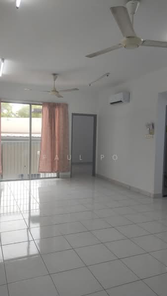 Kondominium untuk Disewa di Cyberia Crescent 2 - Paul Po - Living Room - PropertyGuru.com.my