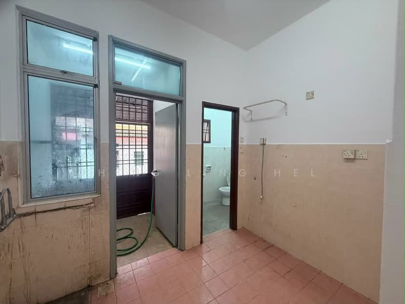Rumah Teres 2-Tingkat untuk Dijual di Taman Setia Indah (Tebrau) - Ching Ling Hel - Bathroom - PropertyGuru.com.my