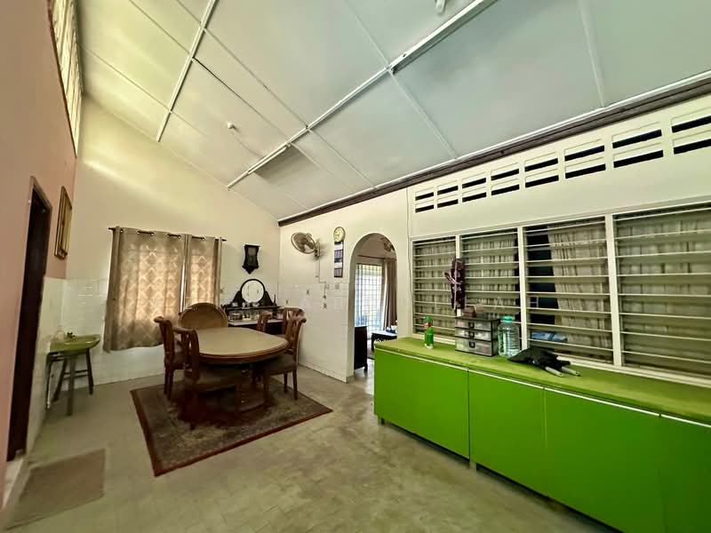 1-storey Terraced House for Sale in Kelana Jaya (Petaling Jaya) - Aziz Abdullah - PropertyGuru.com.my