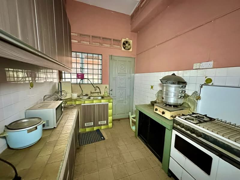 1-storey Terraced House for Sale in Kelana Jaya (Petaling Jaya) - Aziz Abdullah - PropertyGuru.com.my