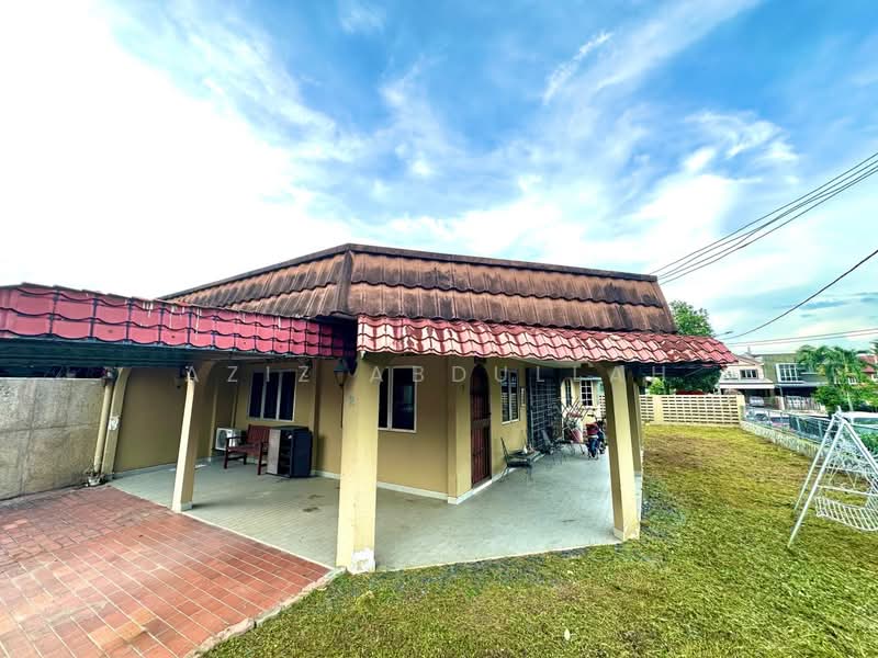 1-storey Terraced House for Sale in Kelana Jaya (Petaling Jaya) - Aziz Abdullah - PropertyGuru.com.my