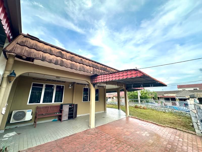 1-storey Terraced House for Sale in Kelana Jaya (Petaling Jaya) - Aziz Abdullah - PropertyGuru.com.my