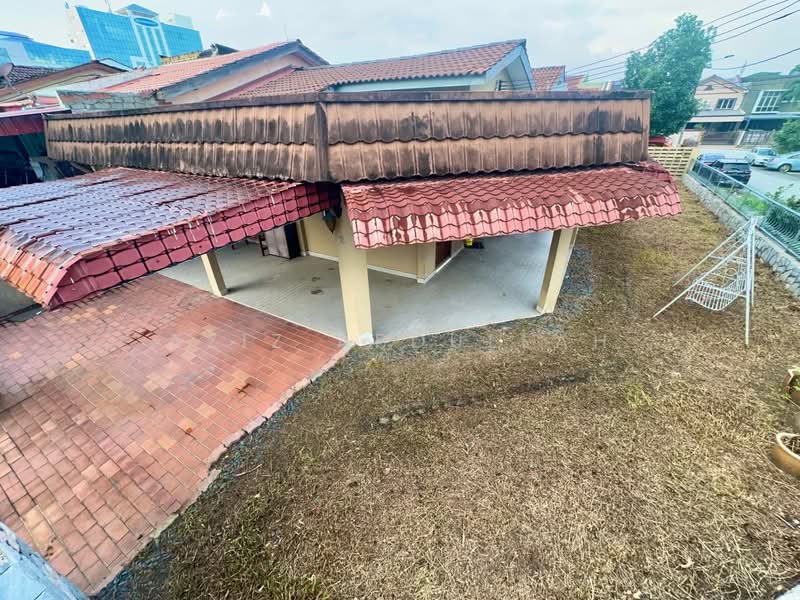 1-storey Terraced House for Sale in Kelana Jaya (Petaling Jaya) - Aziz Abdullah - PropertyGuru.com.my