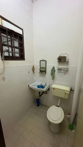 Rumah Teres 1-Tingkat untuk Dijual di Pekan Razaki (Ipoh) - Sam . - Bathroom - PropertyGuru.com.my