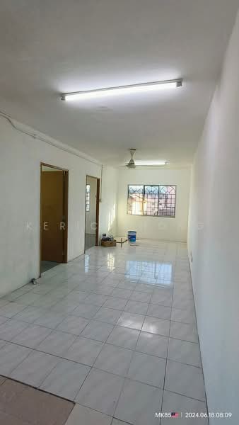 Rumah Flat untuk Dijual di Lestari Apartment - Keric Khong - Living Room - PropertyGuru.com.my