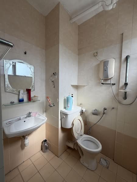 Pangsapuri untuk Dijual di Suria Mutiara - Evon Kang - Bathroom - PropertyGuru.com.my