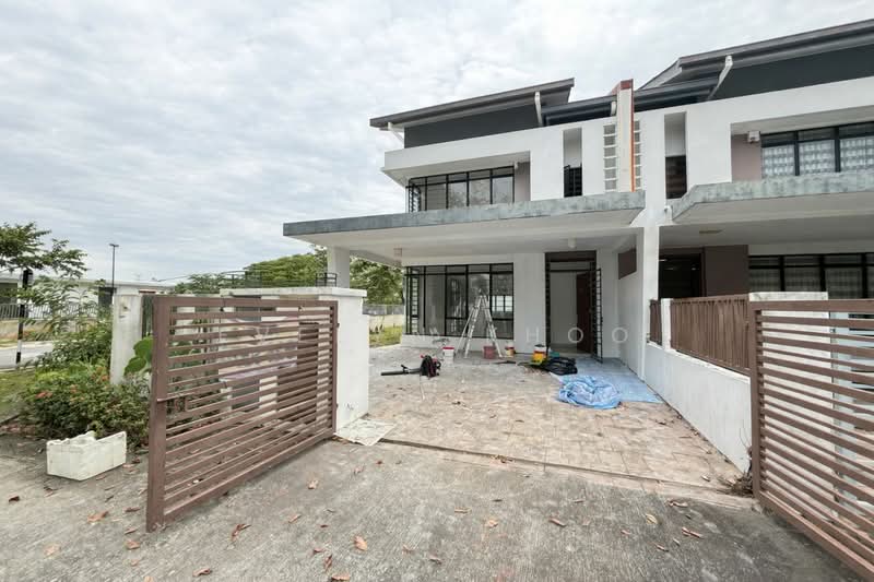 2-storey Terraced House for Sale in M Residence (Rawang) - Evelyn Khoo - Car Porch - PropertyGuru.com.my