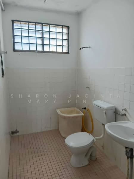 Tanah Kediaman untuk Dijual di Taman Seremban Jaya (Rantau) - Sharon Jacinta Mary Pinto - Bathroom - PropertyGuru.com.my