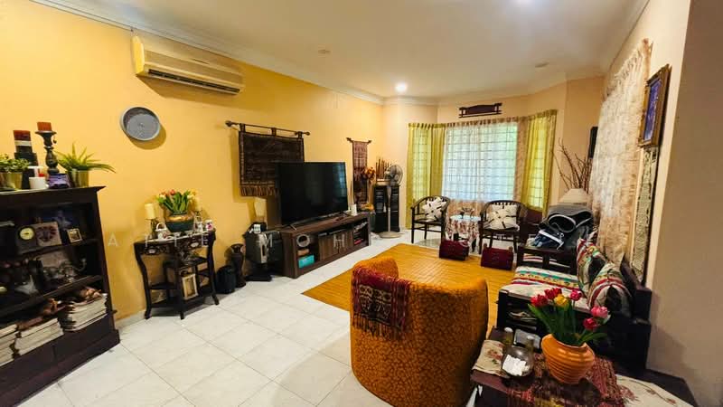 Rumah Berkembar untuk Dijual di Ampang Jaya (Ampang) - Atie Mohd Lotfie - Living Room - PropertyGuru.com.my