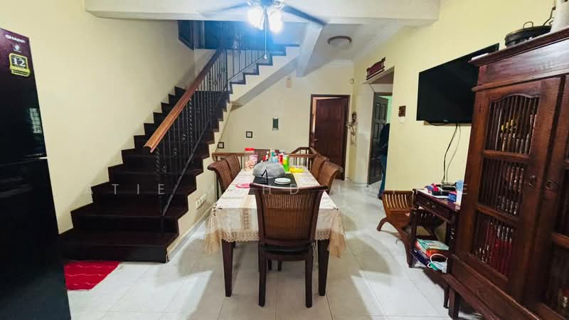 Rumah Berkembar untuk Dijual di Ampang Jaya (Ampang) - Atie Mohd Lotfie - Dining Room - PropertyGuru.com.my