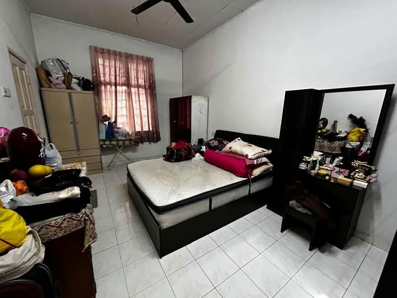 2-storey Terraced House for Sale in Taman Pinji Perdana (Lahat) - Sam . - Bedroom - PropertyGuru.com.my