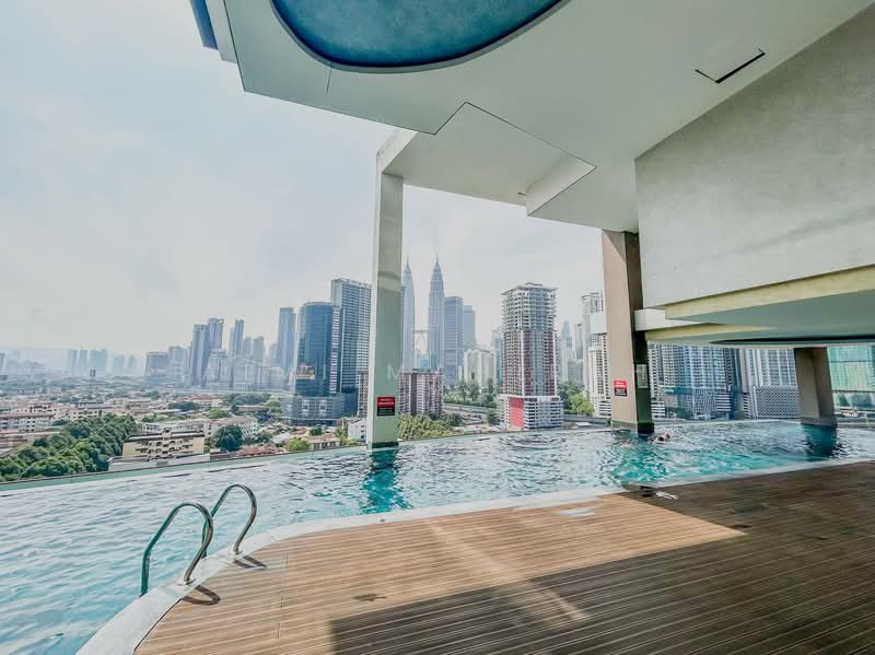 Kediaman Servis untuk Dijual di Tamu Hotel & Suites - Aimi Mahirah - Pool - PropertyGuru.com.my