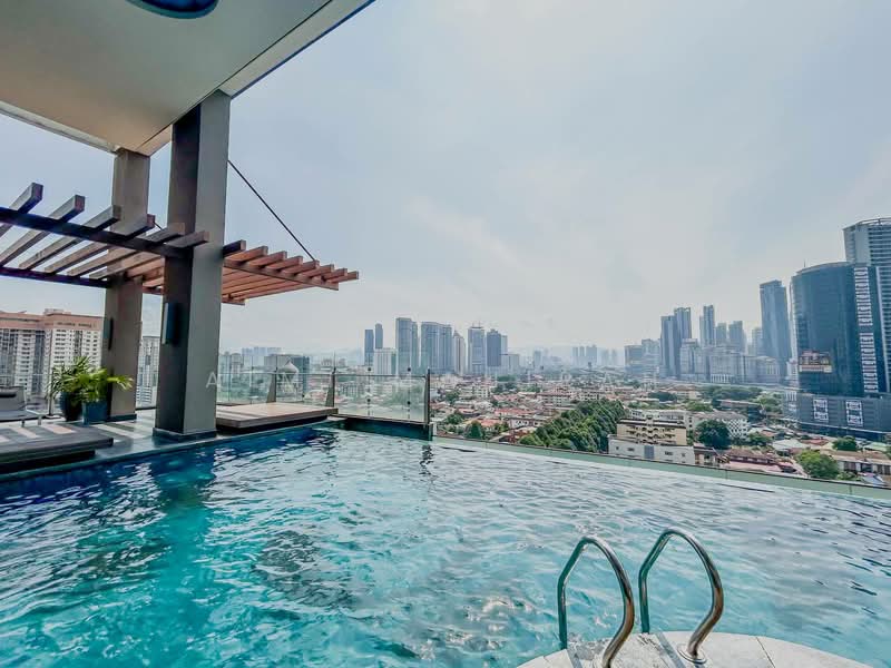 Kediaman Servis untuk Dijual di Tamu Hotel & Suites - Aimi Mahirah - Pool - PropertyGuru.com.my