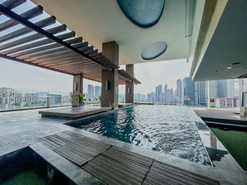 Kediaman Servis untuk Dijual di Tamu Hotel & Suites - Aimi Mahirah - Pool - PropertyGuru.com.my