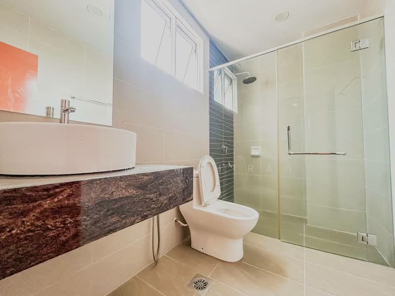 Kediaman Servis untuk Dijual di Tamu Hotel & Suites - Aimi Mahirah - Bathroom - PropertyGuru.com.my