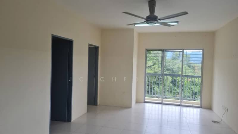 Pangsapuri untuk Dijual di Lakeview Apartments - JC Cheong - Living Room - PropertyGuru.com.my