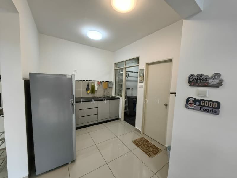 Kediaman Servis untuk Dijual di D'Putra Suites - Sean Yeoh - Kitchen - PropertyGuru.com.my