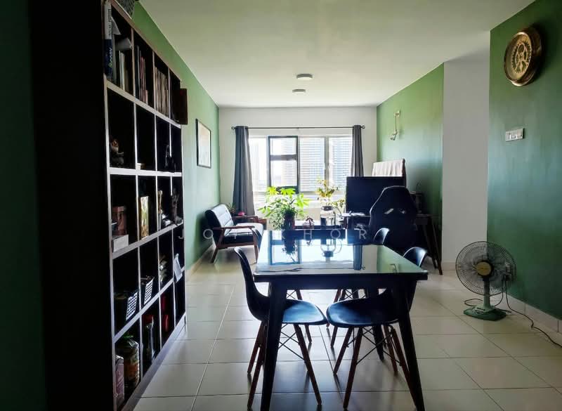 Pangsapuri untuk Dijual di Pangsapuri Suria 1 Batu Kawan - Joy Khor - Living Room - PropertyGuru.com.my