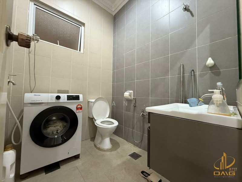 3-storey Terraced House for Rent in Shah Alam (Selangor) - Ryan . - Bathroom - PropertyGuru.com.my