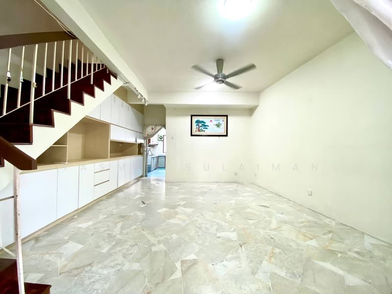 Rumah Teres 2-Tingkat untuk Dijual di Taman Sri Gombak (Gombak) - Yasmin Sulaiman - Living Room - PropertyGuru.com.my