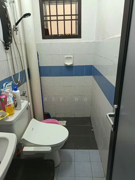 Pangsapuri untuk Dijual di Sri Kenari Apartment - Bee Ng - Bathroom - PropertyGuru.com.my