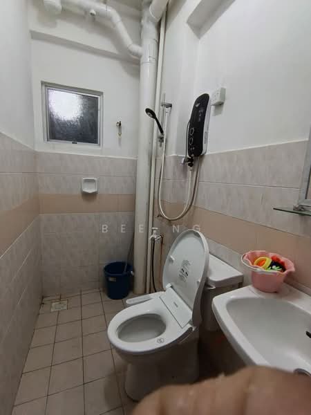 Pangsapuri untuk Dijual di Sri Kenari Apartment - Bee Ng - Bathroom - PropertyGuru.com.my