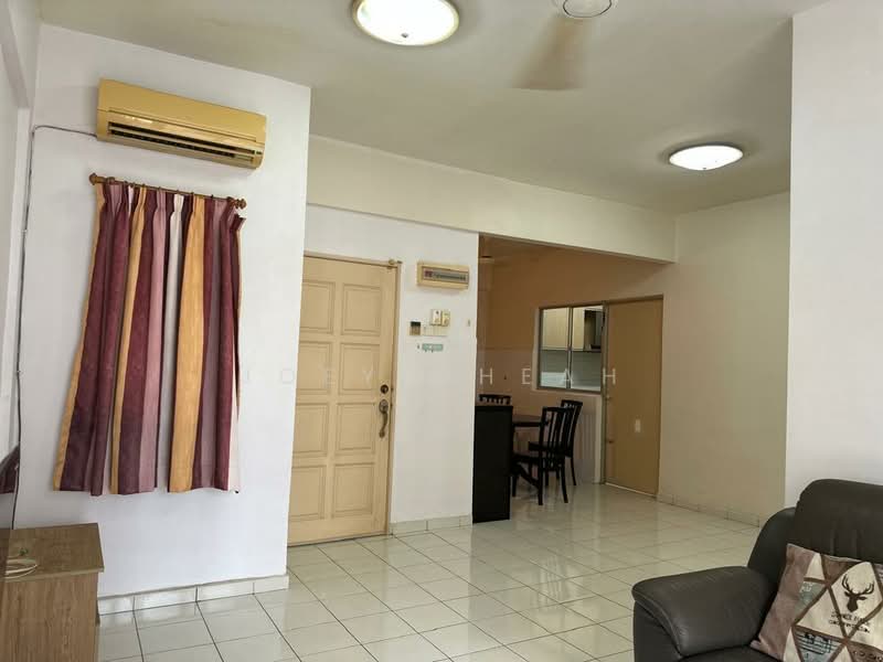 Kondominium untuk Dijual di Putra Place Condominium - Joey Cheah - Living Room - PropertyGuru.com.my
