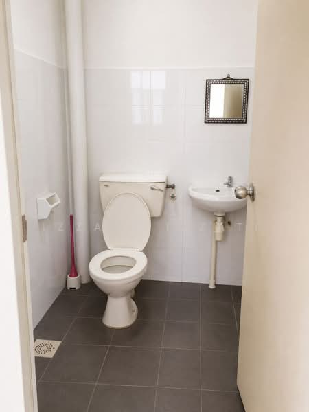 Pangsapuri untuk Dijual di Apartment Seroja - Izzaza Izzati - Bathroom - PropertyGuru.com.my