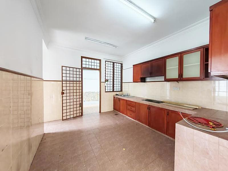 Semi-Detached House for Rent in Seri Kembangan (Selangor) - Chow Kok Toong - Kitchen - PropertyGuru.com.my