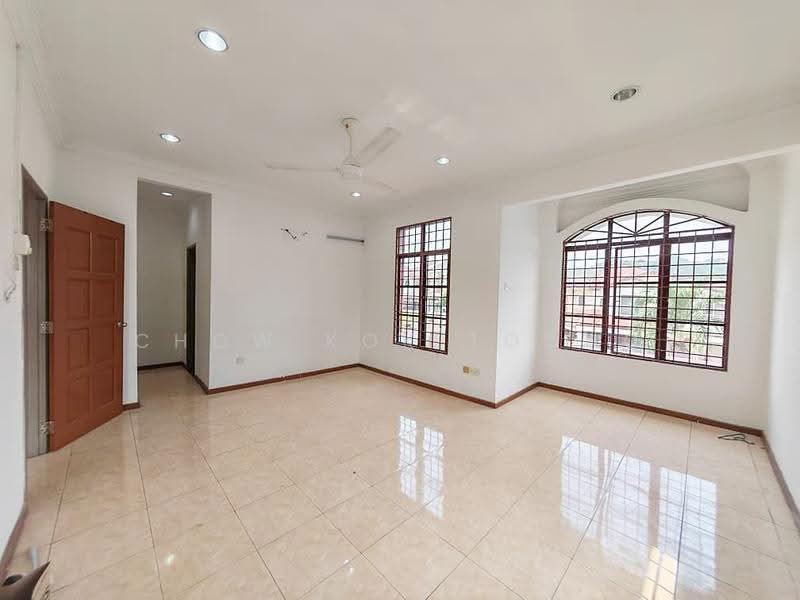 Semi-Detached House for Rent in Seri Kembangan (Selangor) - Chow Kok Toong - Living Room - PropertyGuru.com.my