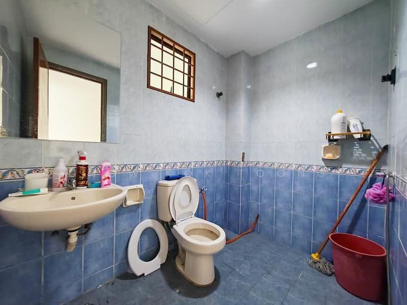 Semi-Detached House for Rent in Seri Kembangan (Selangor) - Chow Kok Toong - Bathroom - PropertyGuru.com.my