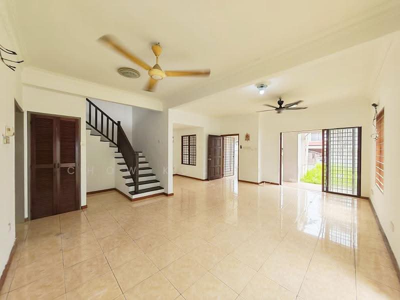 Semi-Detached House for Rent in Seri Kembangan (Selangor) - Chow Kok Toong - Living Room - PropertyGuru.com.my