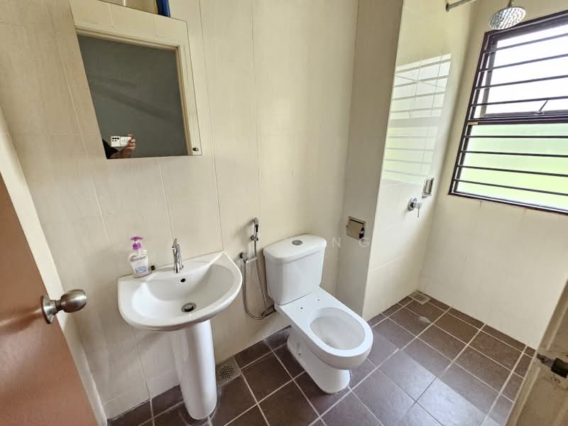 Semi-Detached House for Sale in Batu 9 (Cheras) - Aivan Ng - Bathroom - PropertyGuru.com.my