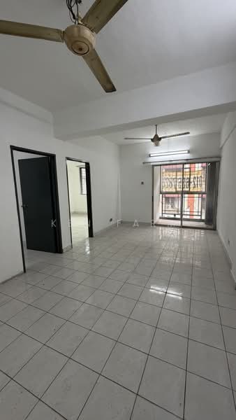 Pangsapuri untuk Dijual di Taman Megah Cheras Apartment - KEN FARM - Living Room - PropertyGuru.com.my