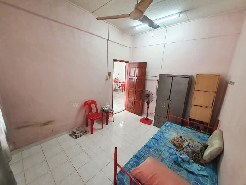 Rumah Teres 1 Tingkat untuk Dijual di Taman Ungku Tun Aminah (Skudai) - Wilson Ku - Bedroom - PropertyGuru.com.my