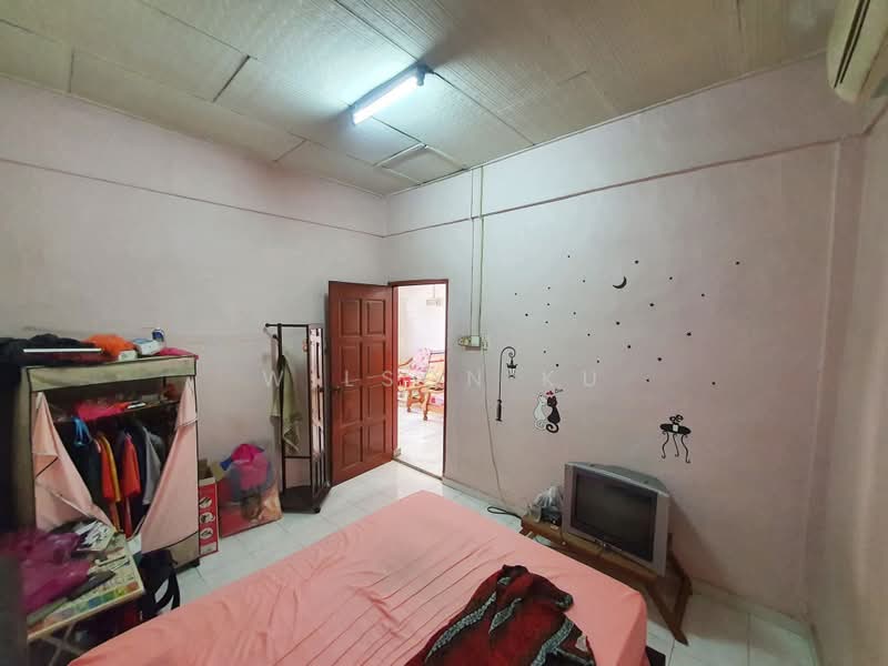 Rumah Teres 1 Tingkat untuk Dijual di Taman Ungku Tun Aminah (Skudai) - Wilson Ku - Bedroom - PropertyGuru.com.my