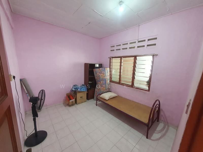 Rumah Teres 1 Tingkat untuk Dijual di Taman Ungku Tun Aminah (Skudai) - Wilson Ku - Bedroom - PropertyGuru.com.my