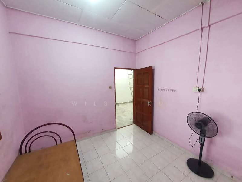 Rumah Teres 1 Tingkat untuk Dijual di Taman Ungku Tun Aminah (Skudai) - Wilson Ku - Bedroom - PropertyGuru.com.my