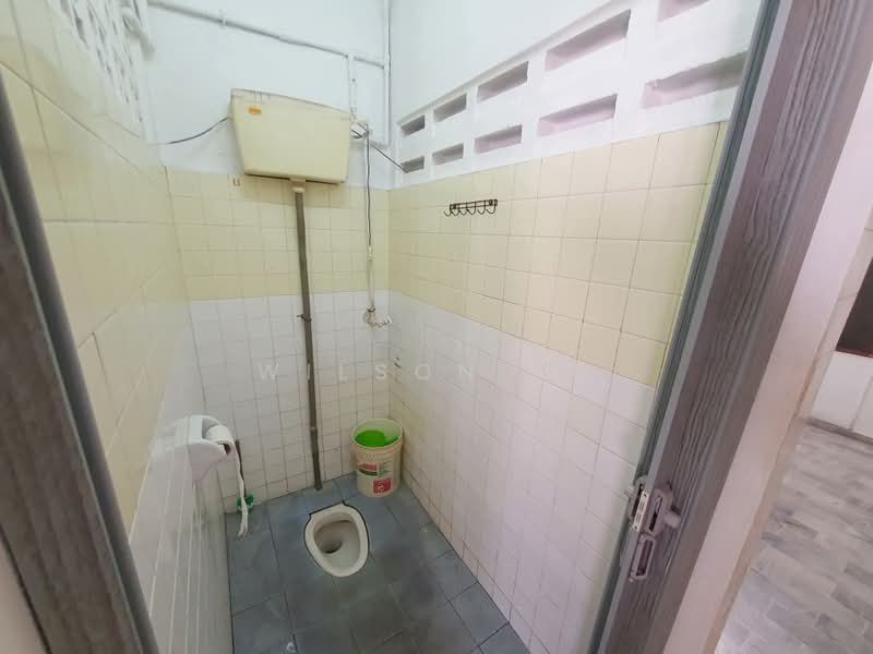 Rumah Teres 1 Tingkat untuk Dijual di Taman Ungku Tun Aminah (Skudai) - Wilson Ku - Bathroom - PropertyGuru.com.my