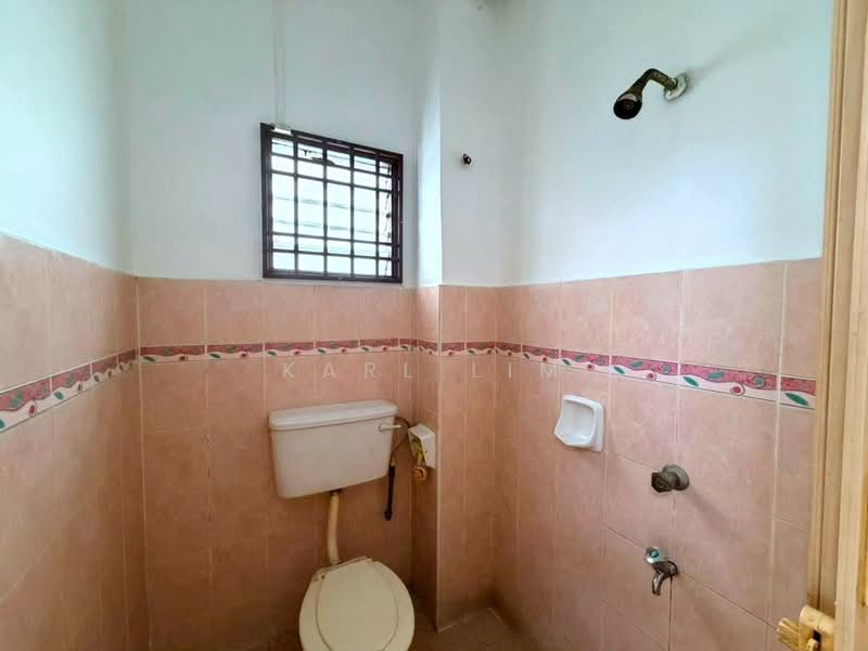 Rumah Teres 2-Tingkat untuk Dijual di Taman Mutiara Rini (Skudai) - Karl Lim - Bathroom - PropertyGuru.com.my